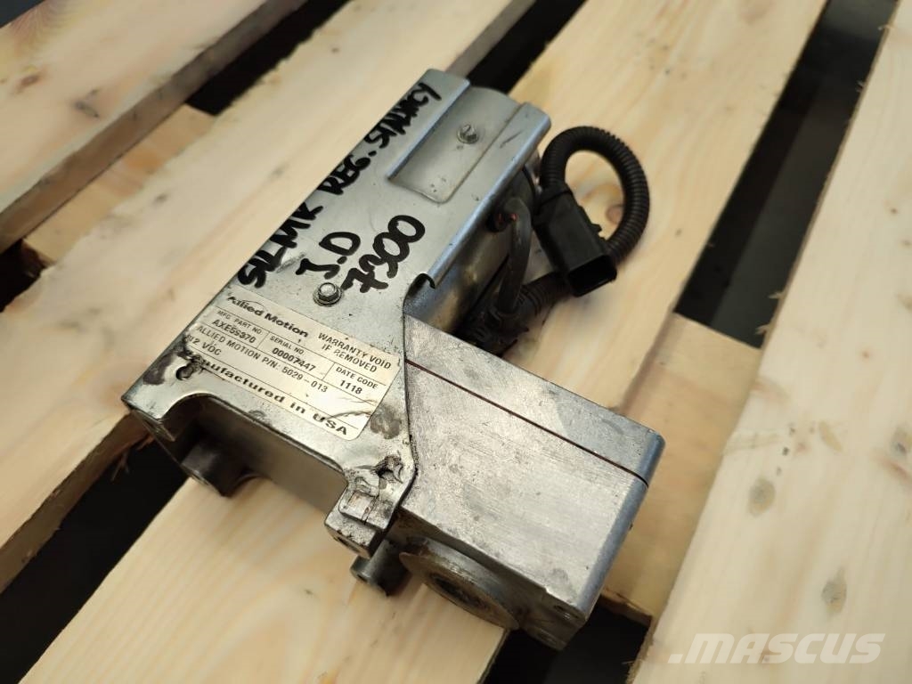 John Deere AXE59370 JOHN DEERE 7300 shearbar adjustment motor Mootorid