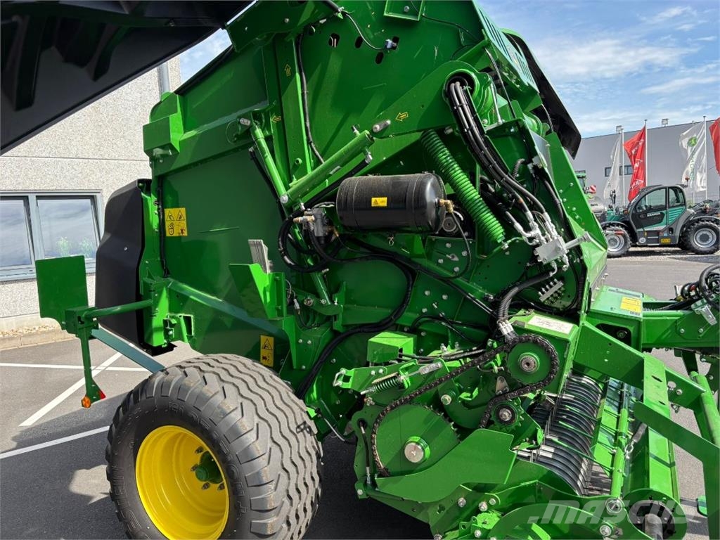 John Deere V451M Masina de balotat cilindric