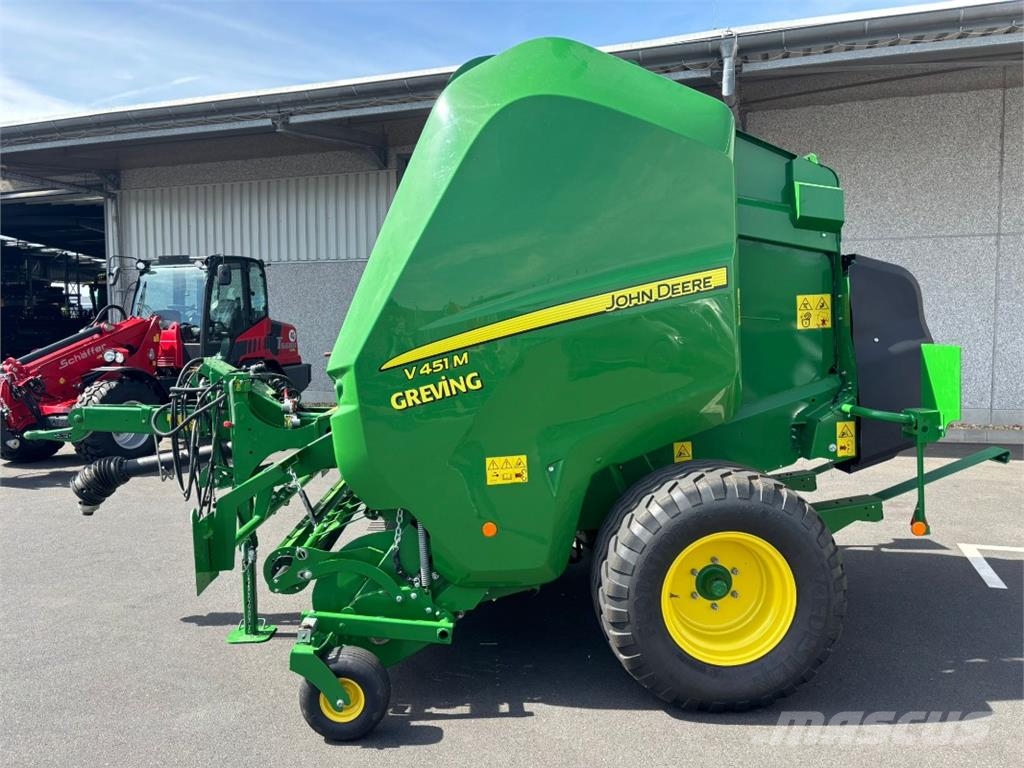 John Deere V451M Masina de balotat cilindric