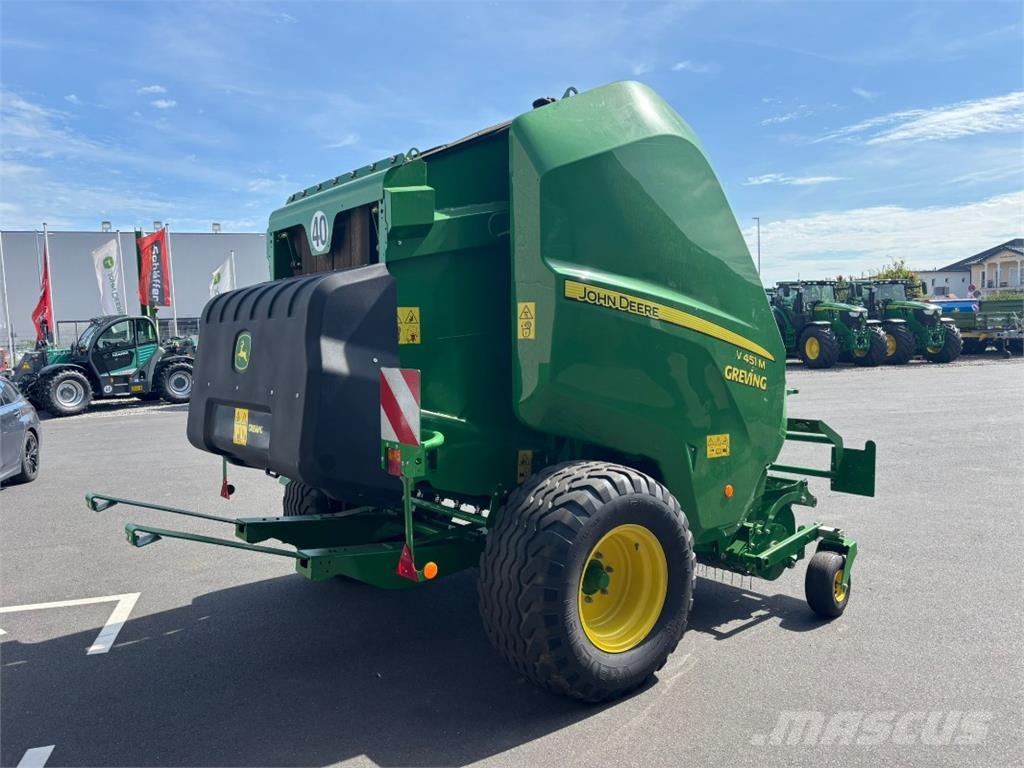 John Deere V451M Masina de balotat cilindric