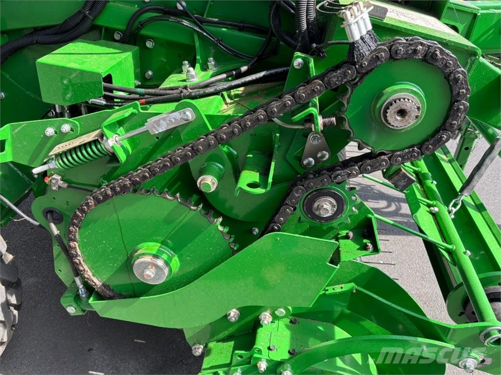 John Deere V451M Masina de balotat cilindric