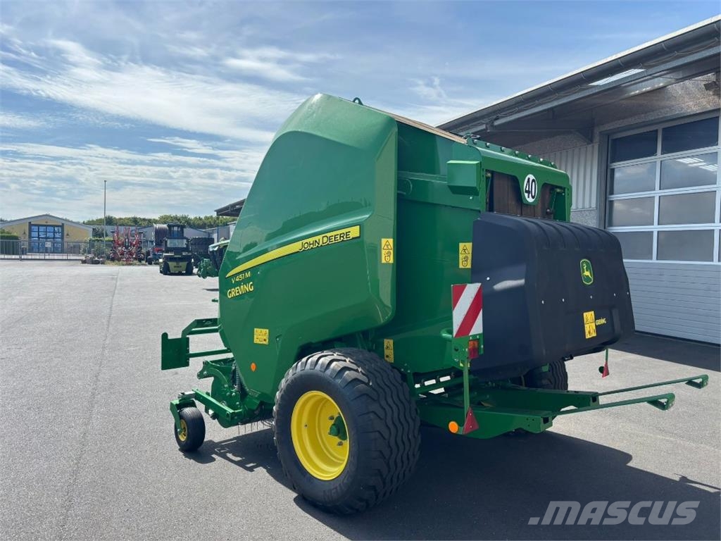John Deere V451M Masina de balotat cilindric
