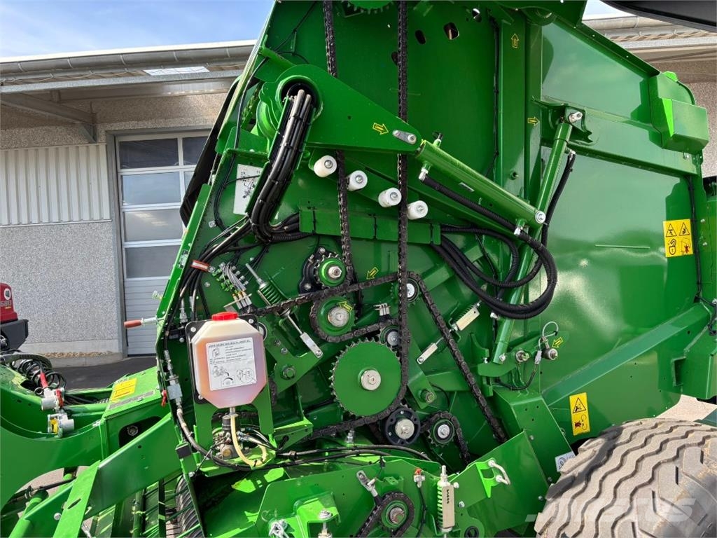 John Deere V451M Masina de balotat cilindric