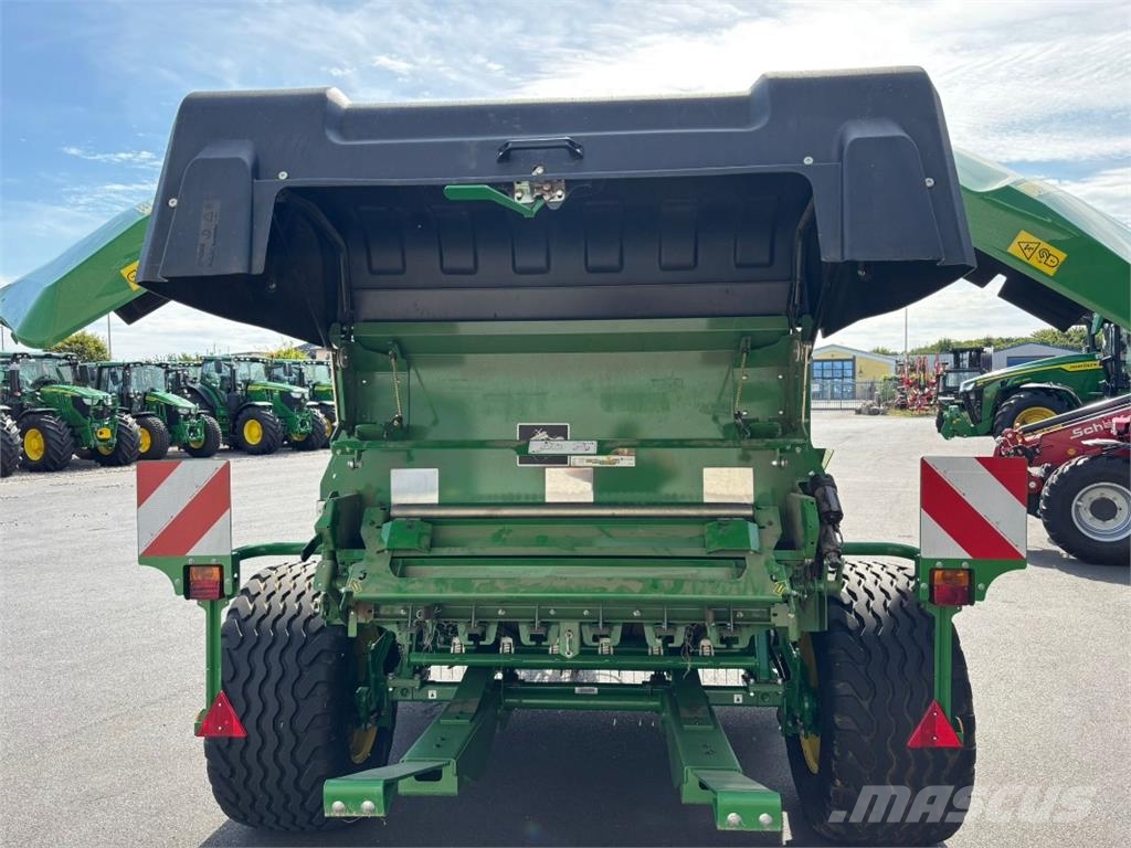 John Deere V451M Masina de balotat cilindric