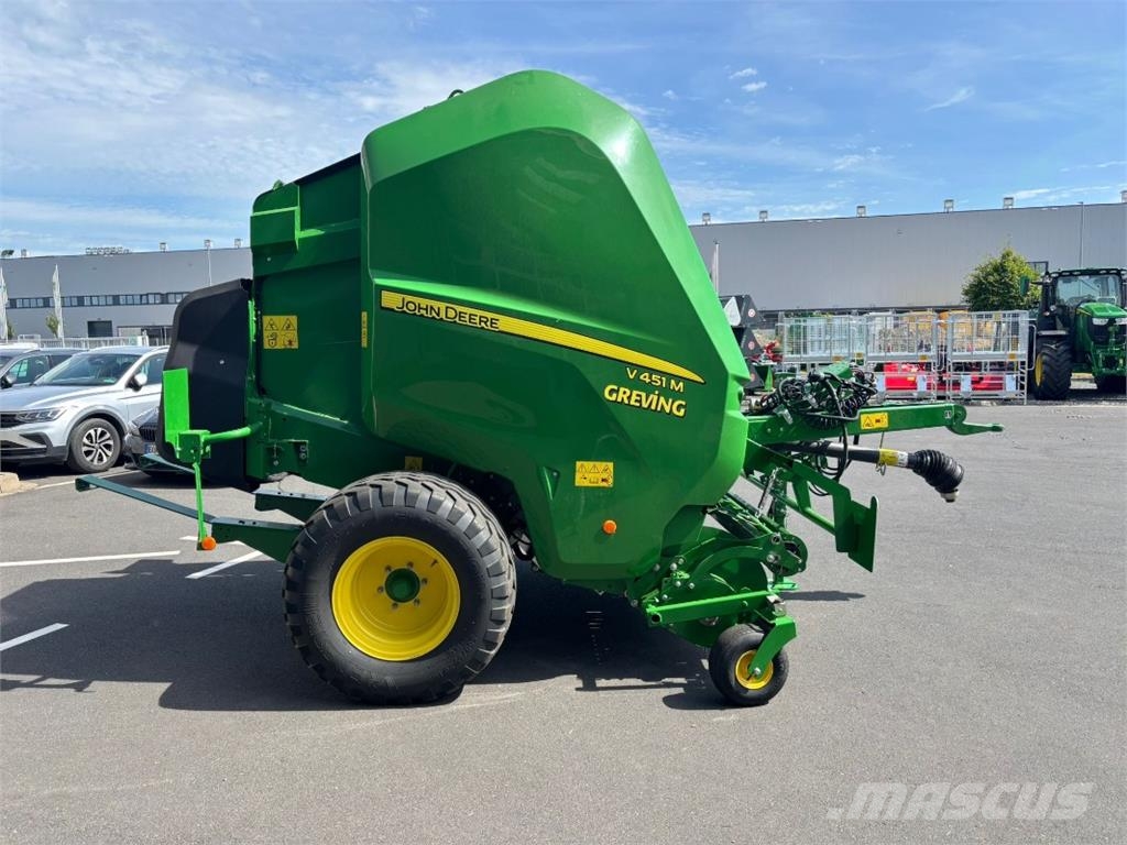 John Deere V451M Masina de balotat cilindric