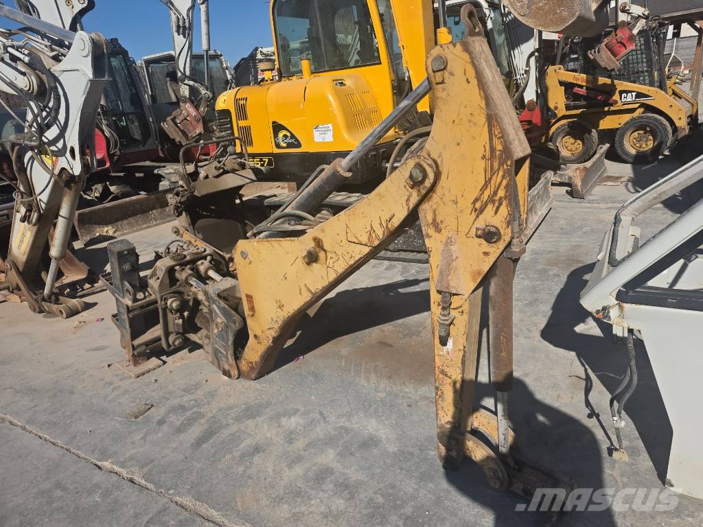 CAT 226 B لوادر انزلاقية التوجيه