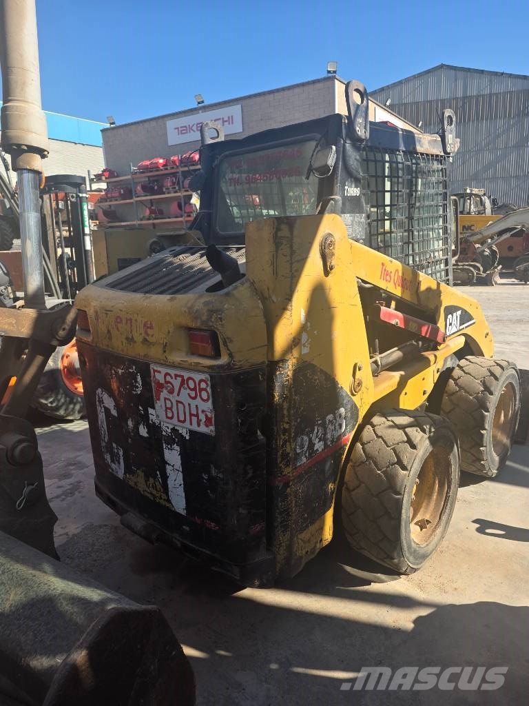 CAT 226 B لوادر انزلاقية التوجيه