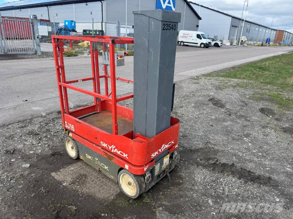 SkyJack SJ 16 Вертикални мачтови повдигачи
