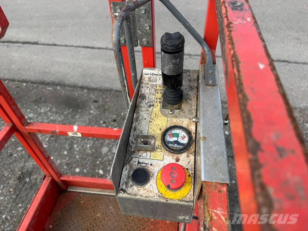 SkyJack SJ 16 Vertikaalsed mast tõstukid