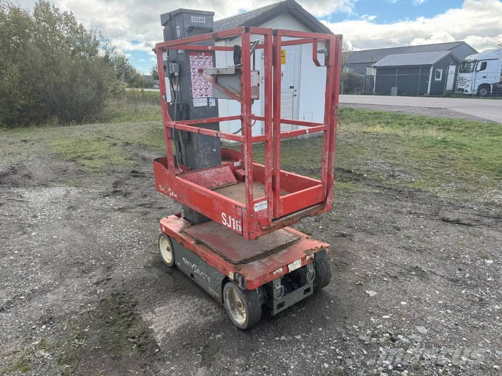SkyJack SJ 16 Vertikaalsed mast tõstukid