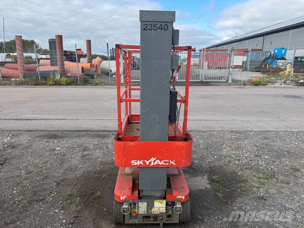 SkyJack SJ 16 Vertikaalsed mast tõstukid
