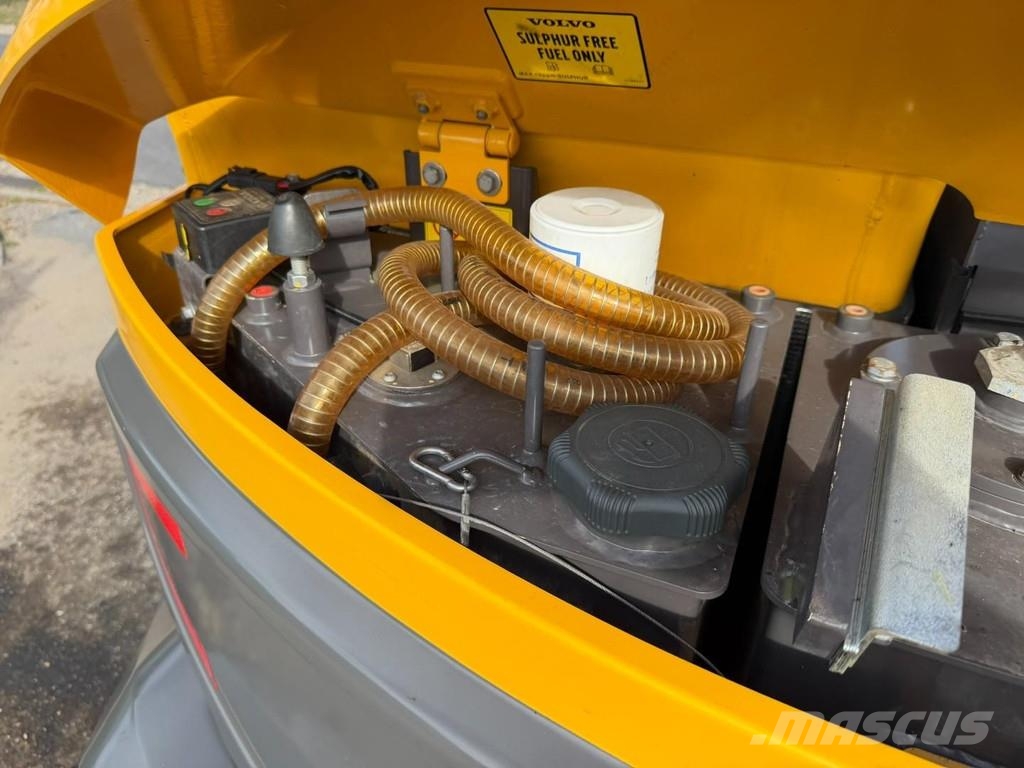 Volvo ECR 88 D TRIPPLE ARM / Verstellausleger - *999h* O Midibagger 7t - 12t