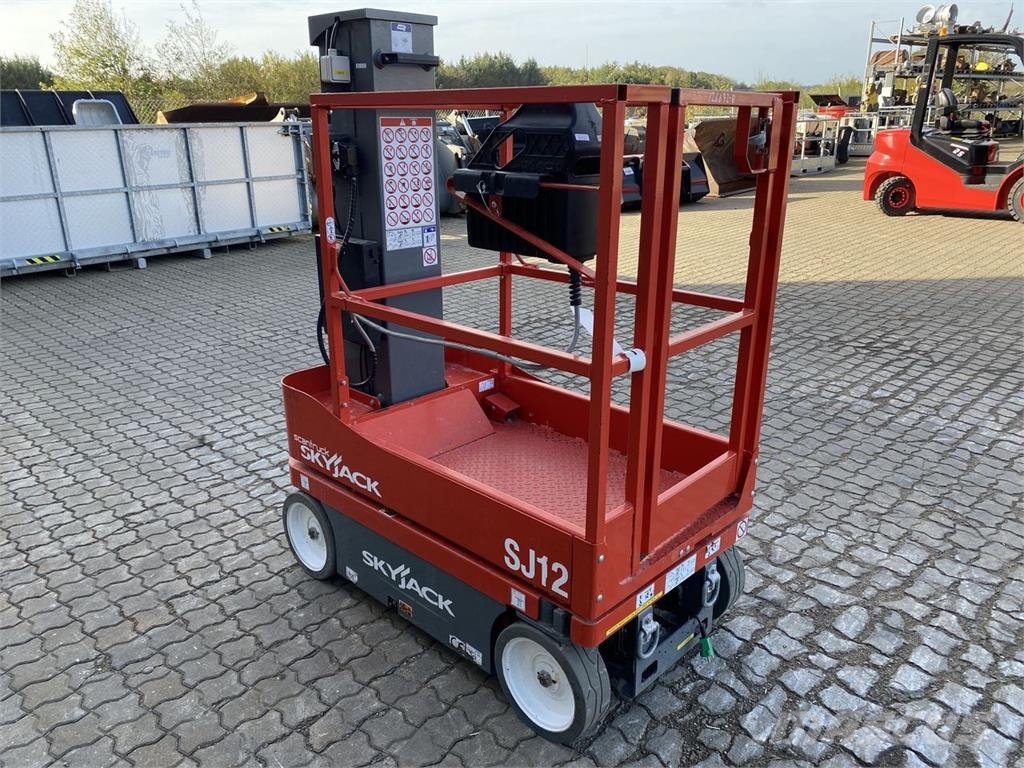 SkyJack SJ12 Jarbolne penjajuće platforme
