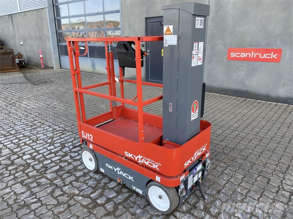SkyJack SJ12 Jarbolne penjajuće platforme
