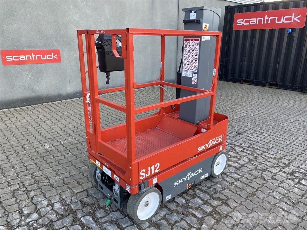 SkyJack SJ12 Jarbolne penjajuće platforme