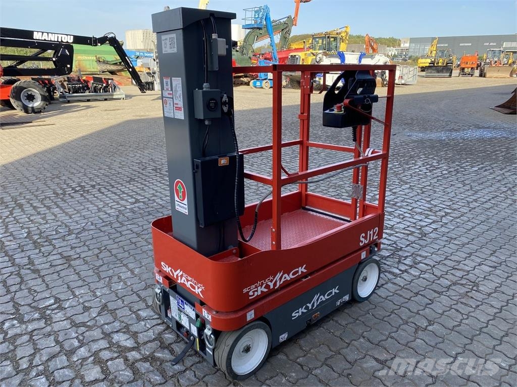 SkyJack SJ12 Jarbolne penjajuće platforme