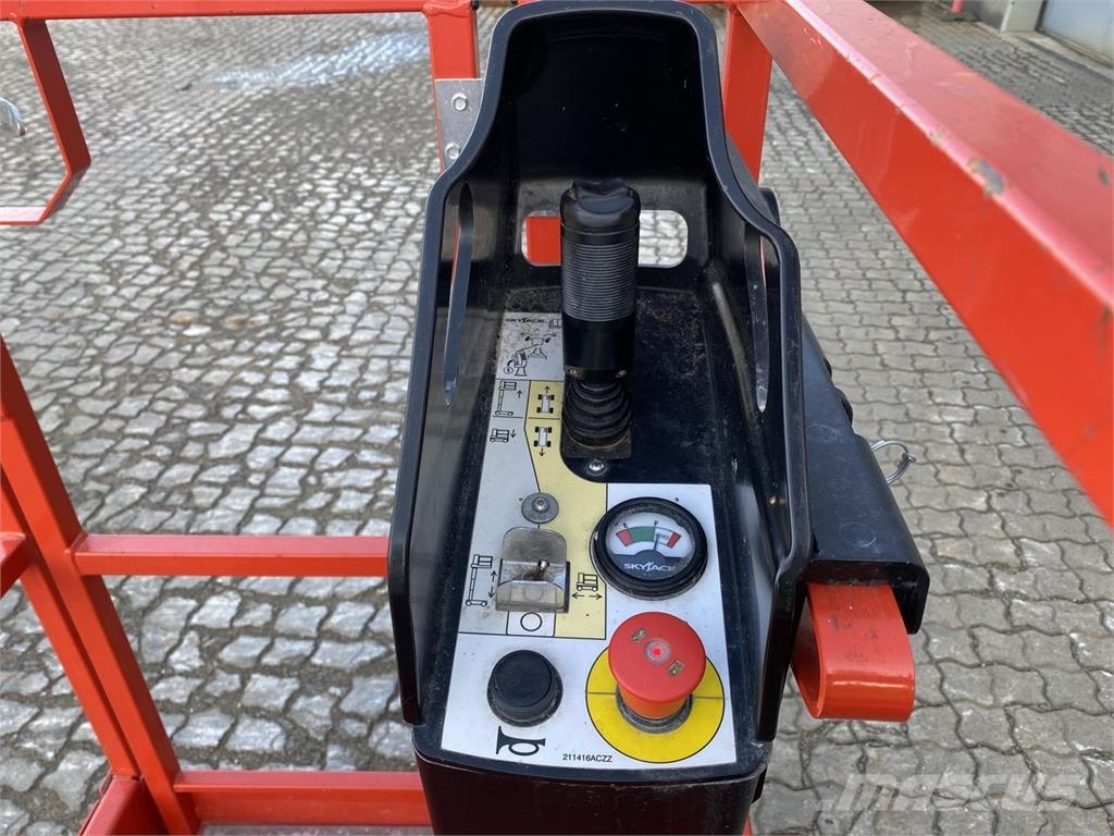 SkyJack SJ12 Jarbolne penjajuće platforme