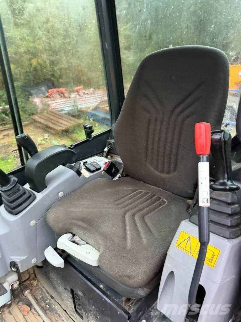 Kubota U 27-4 حفارات صغيرة أقل من 7 طن (حفارات صغيرة)