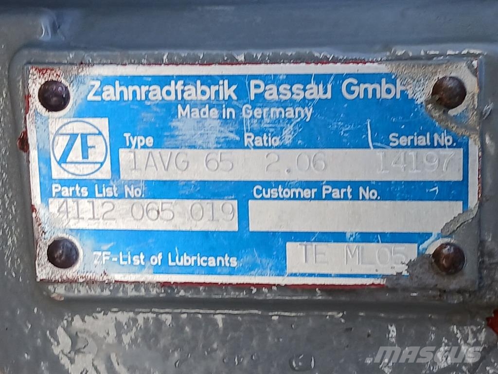 Atlas AR65-3924514-ZF AP-R725-4472030090-Axle/Achse/As 차축