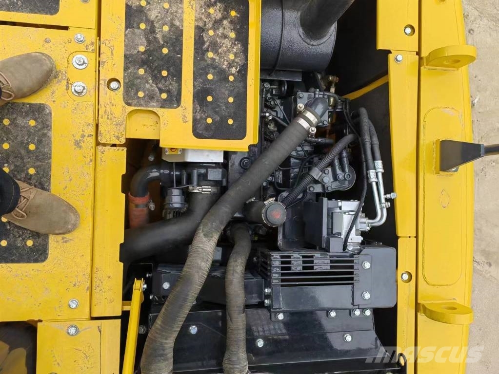 Komatsu PC 130-7K 中型挖掘机