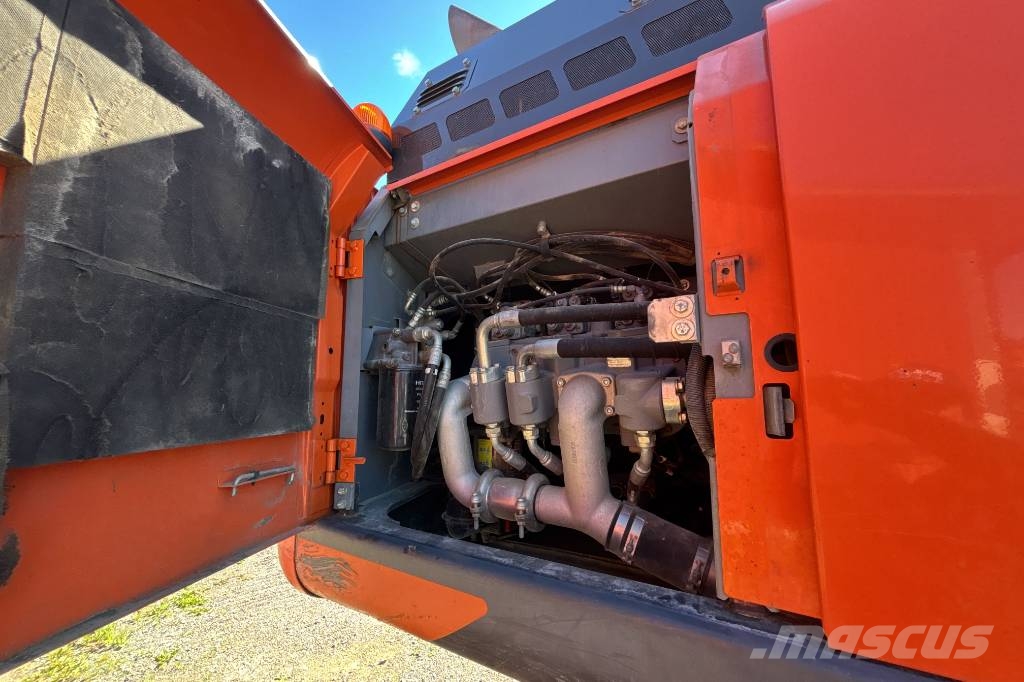Hitachi ZX 300 LC-6 Bandgrävare