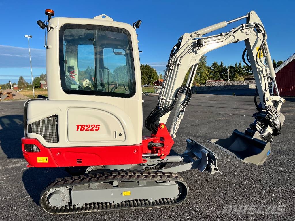 Takeuchi TB 225 Miniekskavaatorid < 7 t