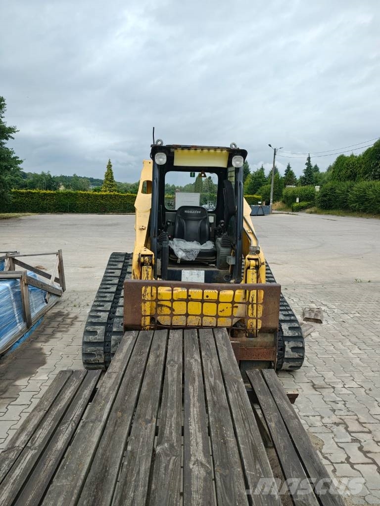 Komatsu CK 35 滑移装载机