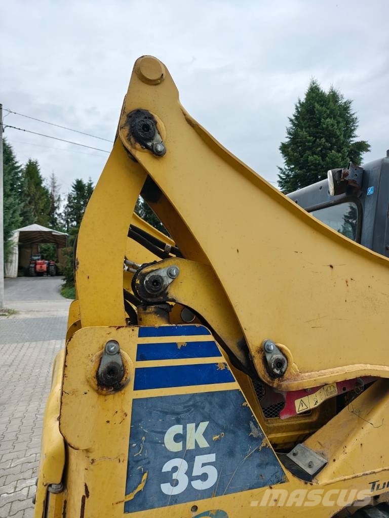 Komatsu CK 35 滑移装载机