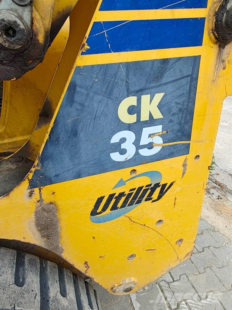 Komatsu CK 35 滑移装载机