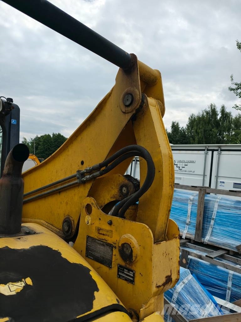 Komatsu CK 35 滑移装载机