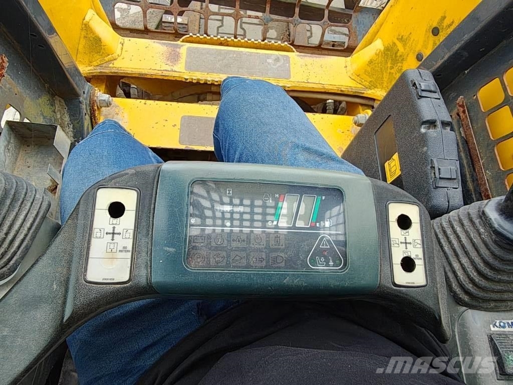 Komatsu CK 35 滑移装载机