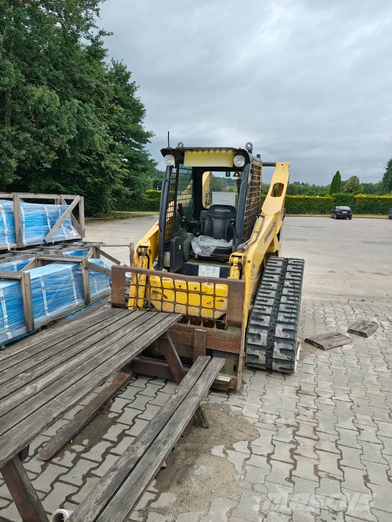 Komatsu CK 35 滑移装载机