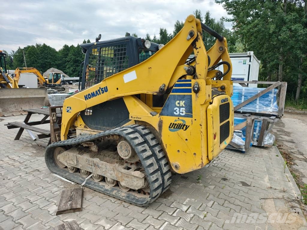 Komatsu CK 35 滑移装载机