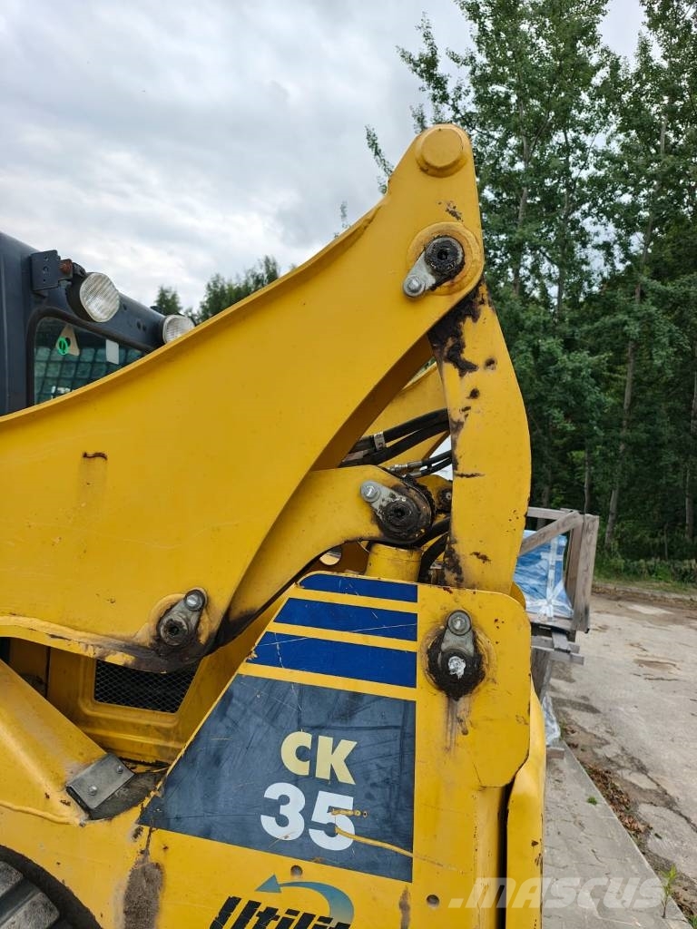 Komatsu CK 35 滑移装载机