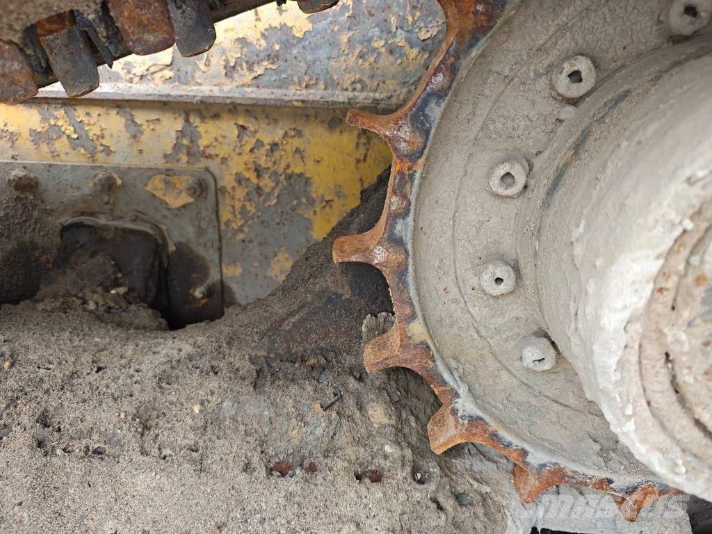 Komatsu CK 35 滑移装载机