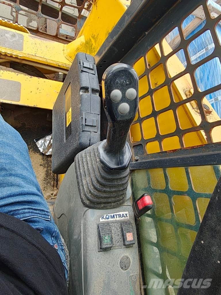 Komatsu CK 35 滑移装载机