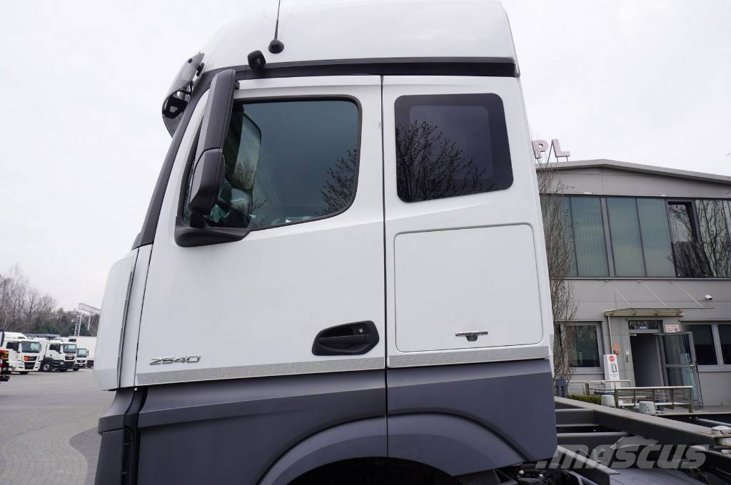 Mercedes-Benz Actros 2540 6x2 / 40 tho. km! / 5-seater cab!/ BDF Containerwagen