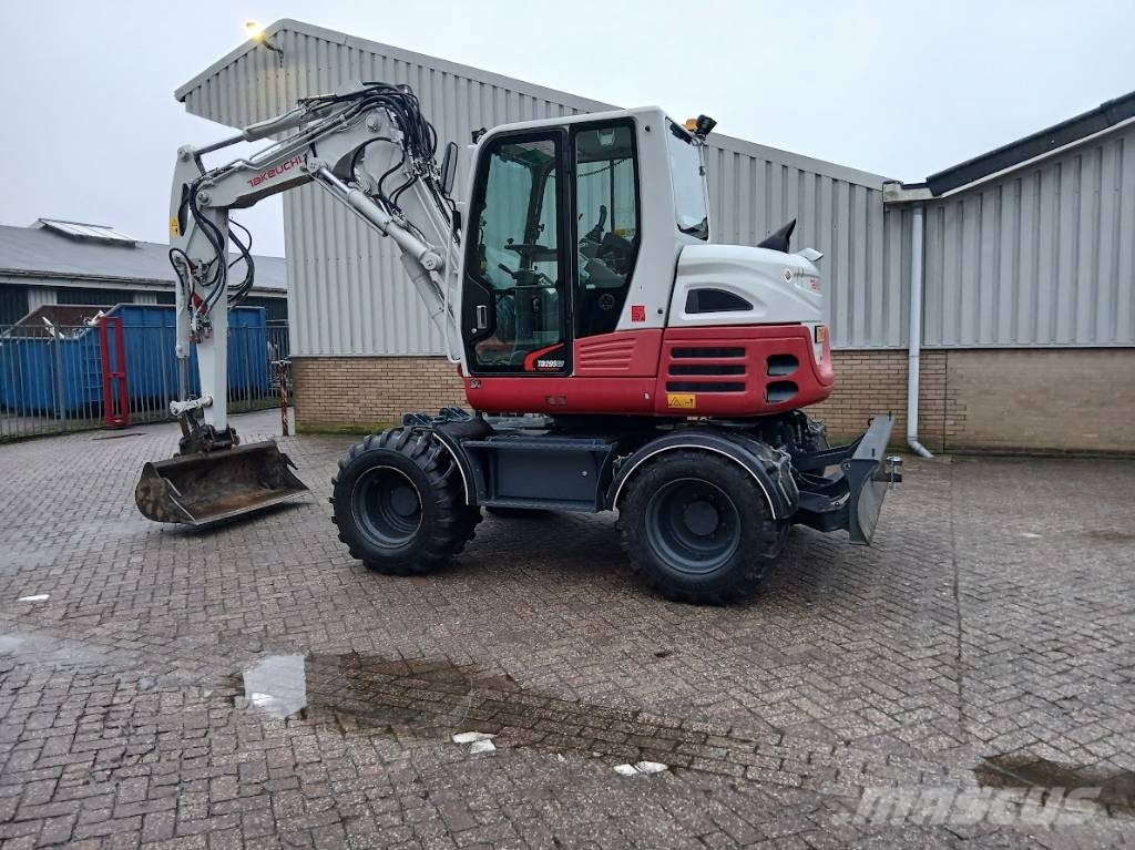 Takeuchi TB 295 W 휠 굴삭기