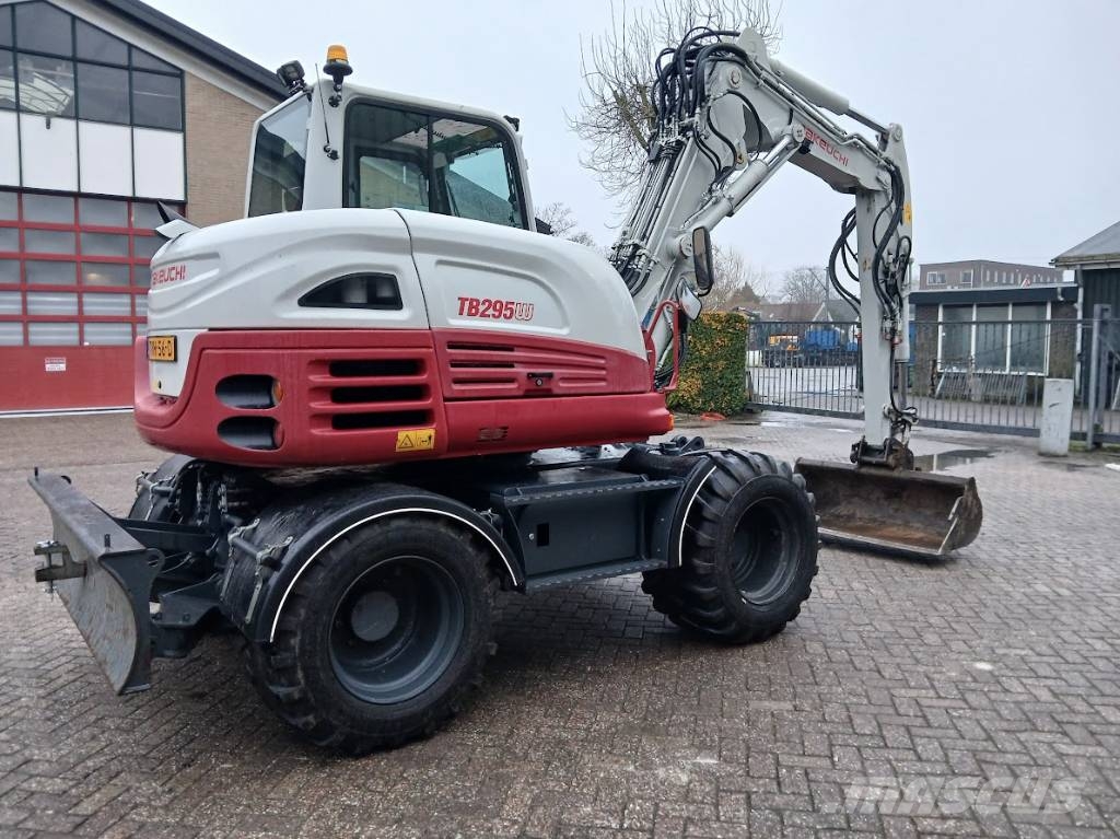 Takeuchi TB 295 W 휠 굴삭기
