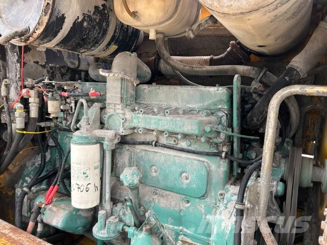 Volvo L 120 لوادر بعجل