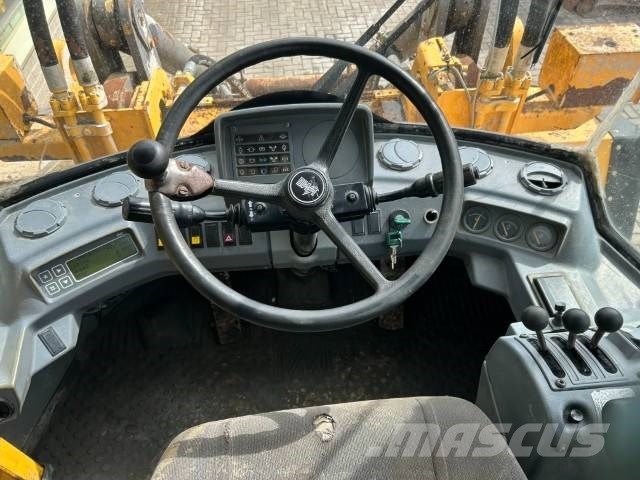 Volvo L 120 لوادر بعجل