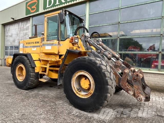 Volvo L 120 لوادر بعجل