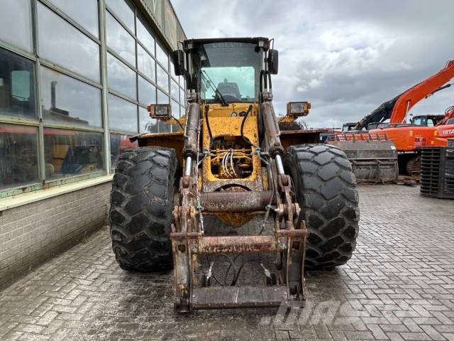 Volvo L 120 لوادر بعجل