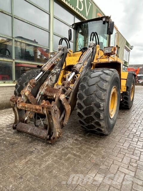 Volvo L 120 لوادر بعجل