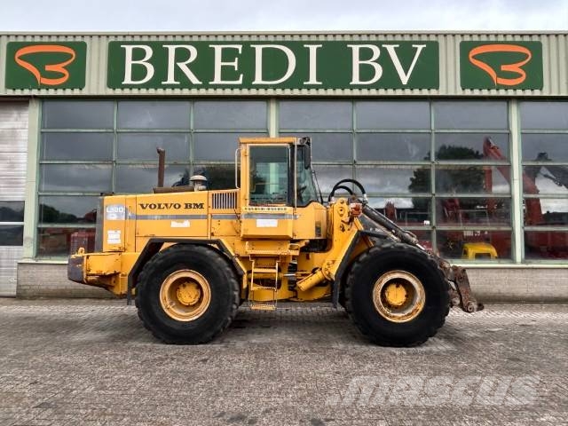 Volvo L 120 لوادر بعجل