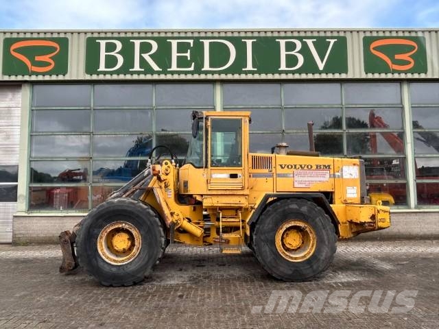 Volvo L 120 لوادر بعجل