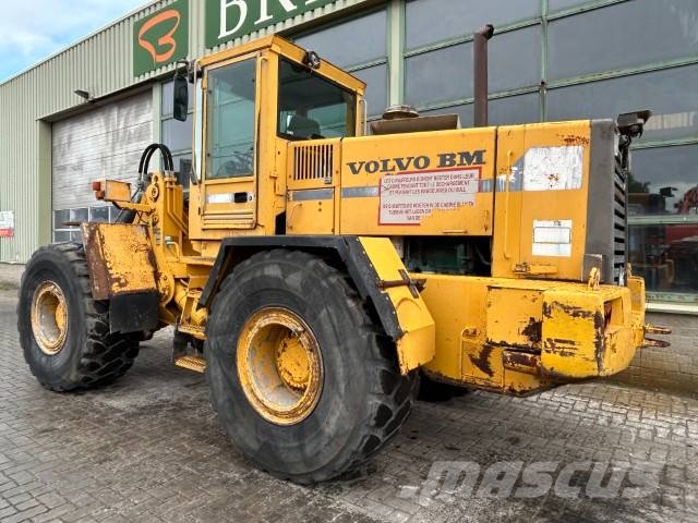 Volvo L 120 لوادر بعجل