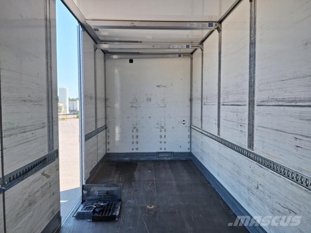 Volvo Vehicle Rigid 6x2-2 box full side opening Umpikorikuorma-autot