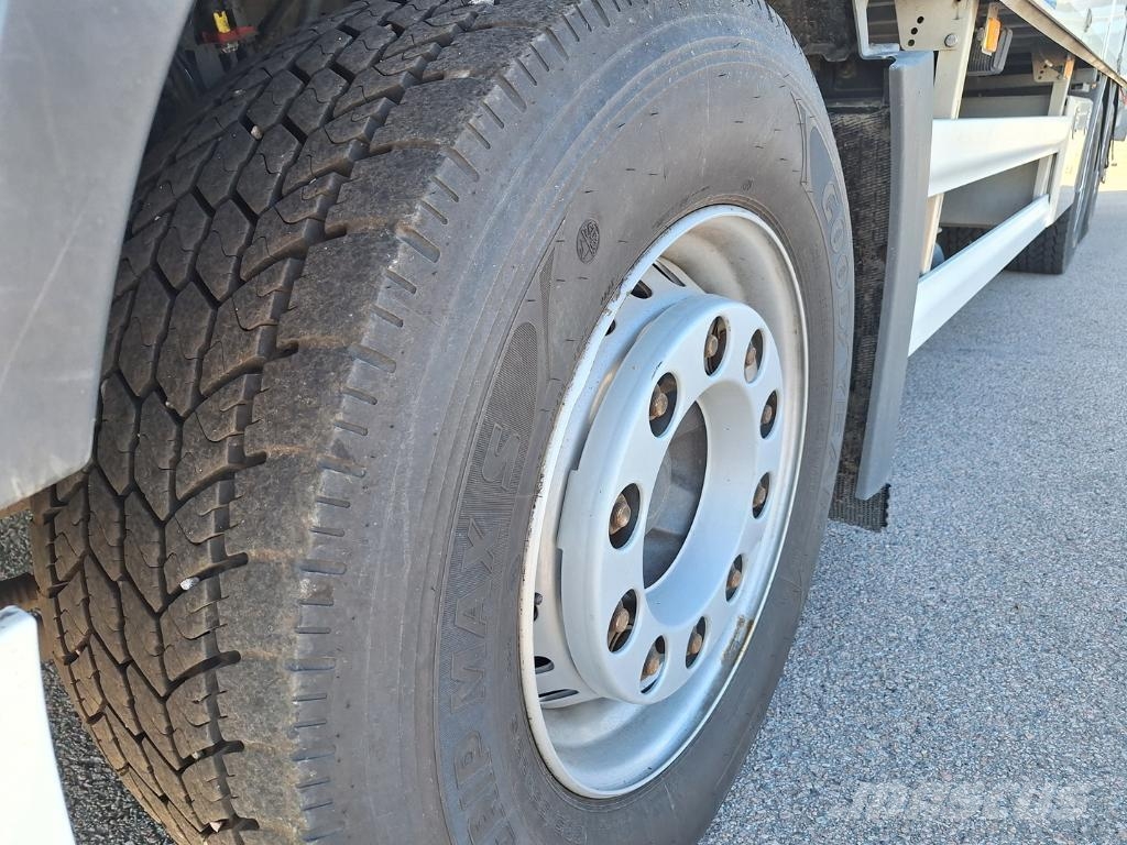 Volvo Vehicle Rigid 6x2-2 box full side opening Umpikorikuorma-autot