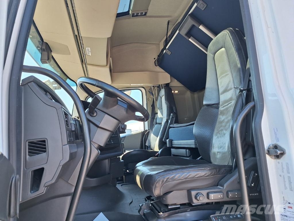 Volvo Vehicle Rigid 6x2-2 box full side opening Umpikorikuorma-autot